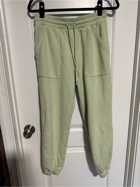 Universal Thread Light Green Women’s Jogger Sweatpants